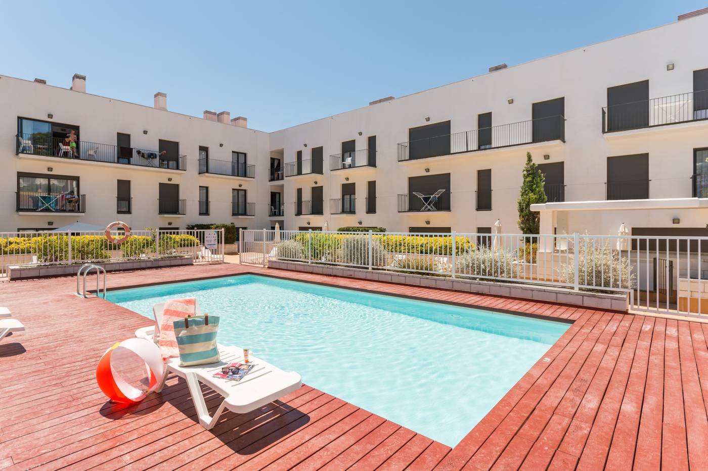 Pierre---Vacances-Estartit-Pool-2