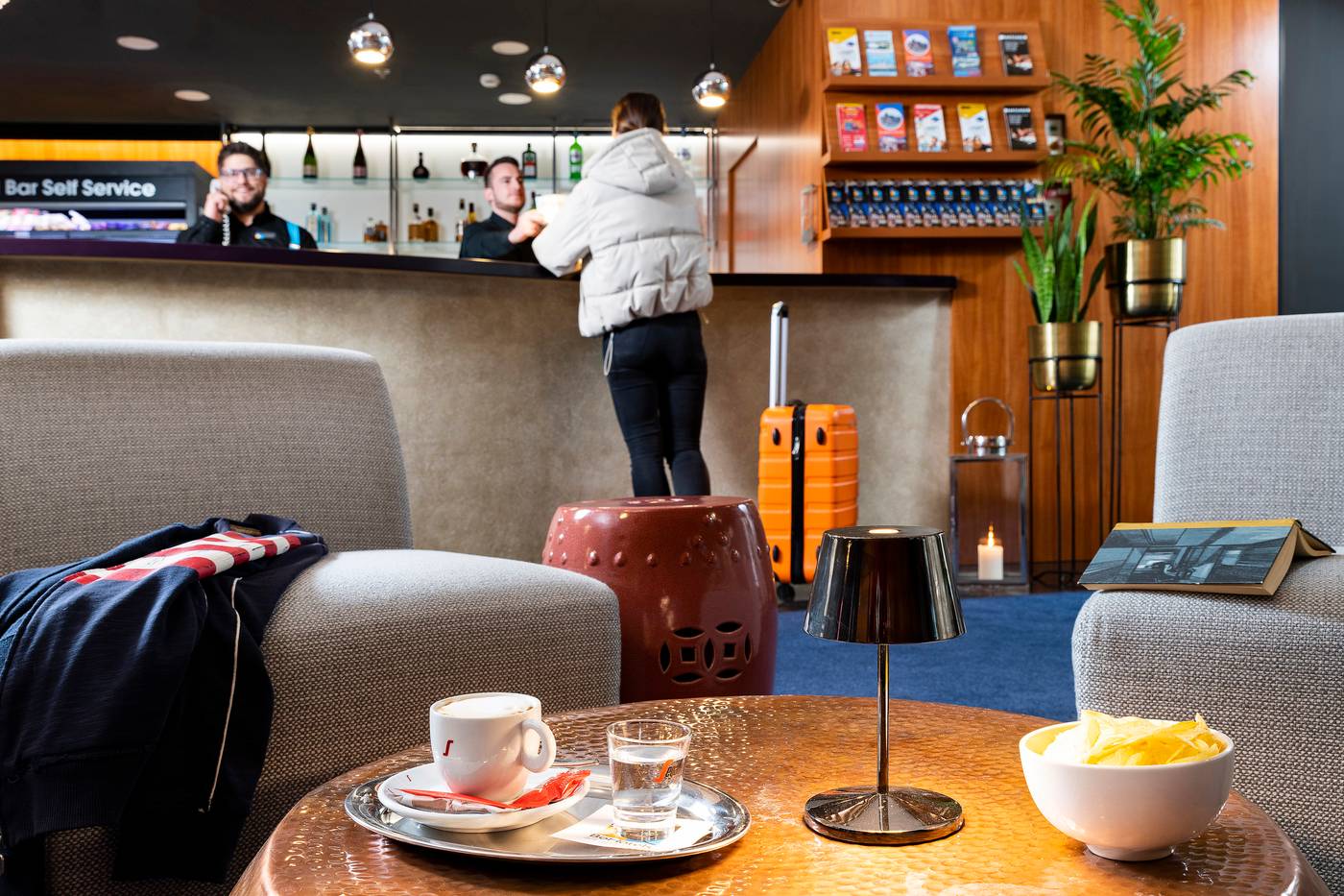 Bo33-Hotel-Family-and-Suites-Lobby-16