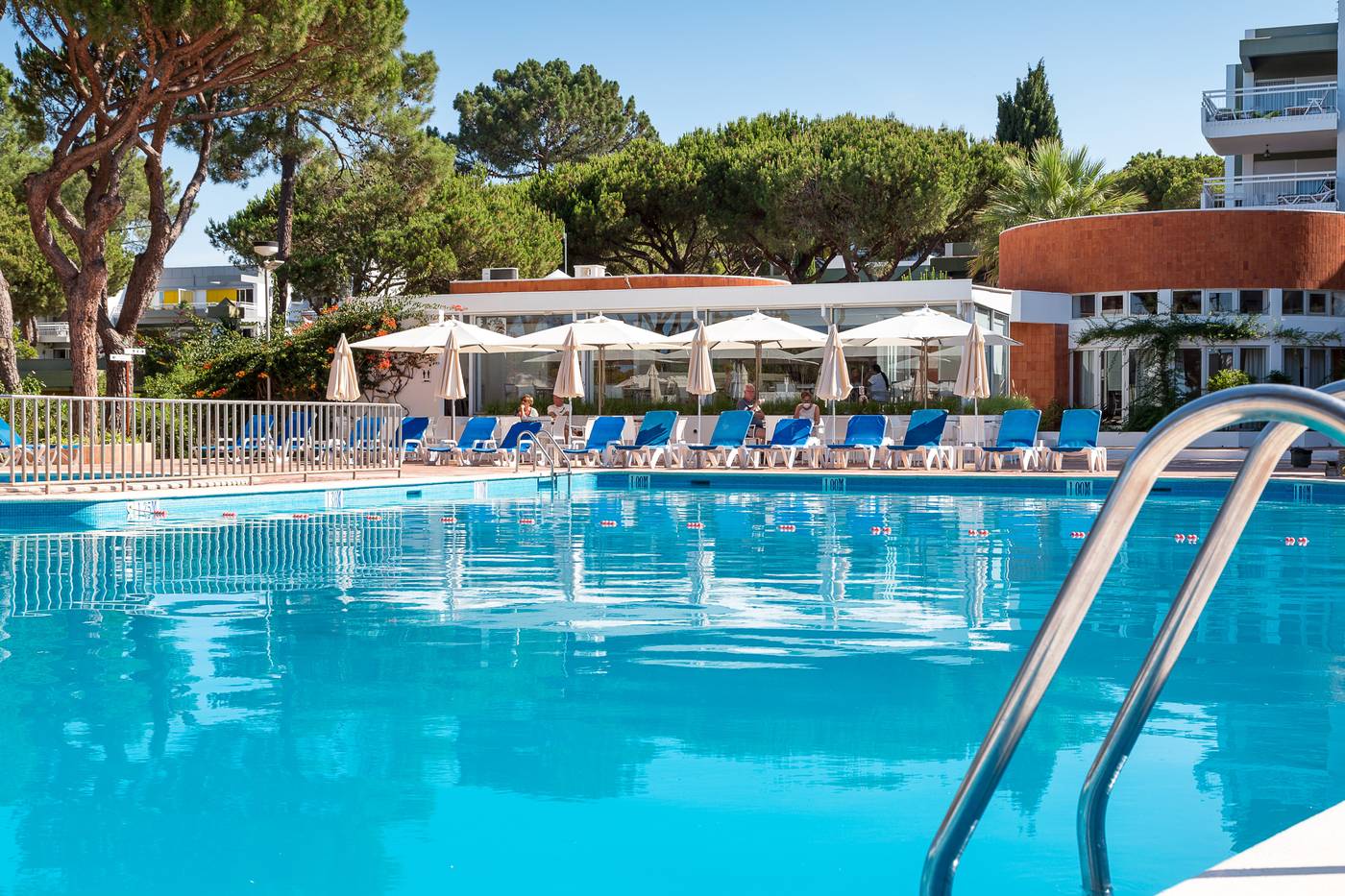 Pinhal-da-Marina-Hotel-Pool-1