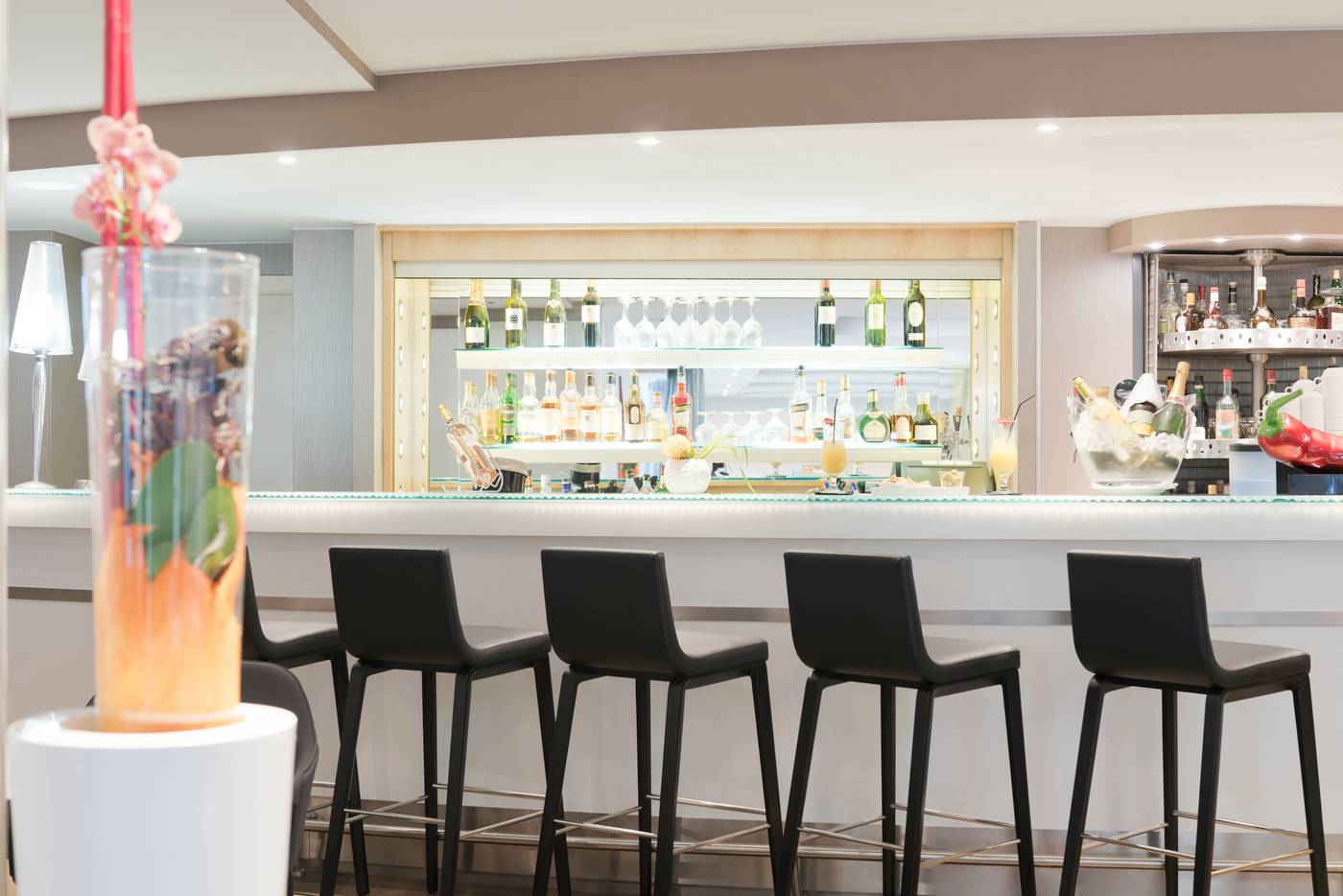 Novotel-Geneve-Centre-Bar-10