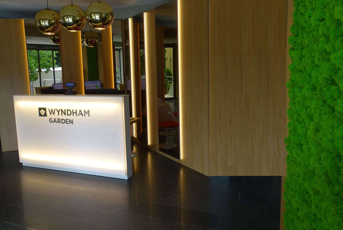 Wyndham-Garden-Florence-Lobby-11