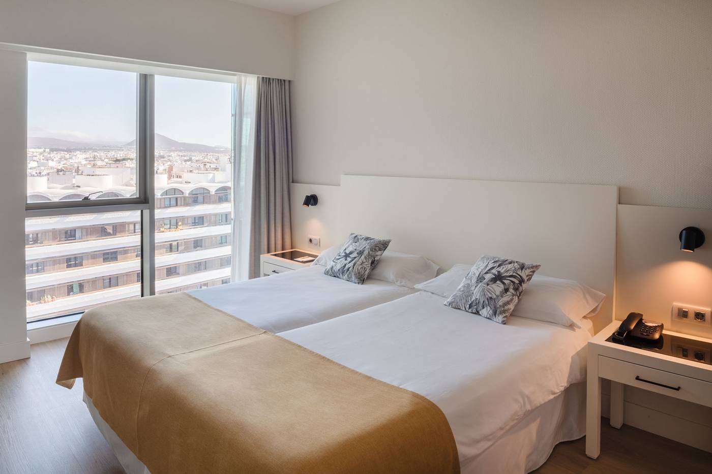 Arrecife-Gran-Hotel---Spa-Room-11