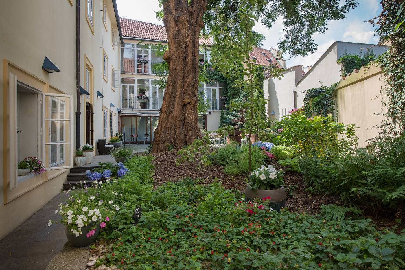 Monastery-Garden-Prague-Terrace-2
