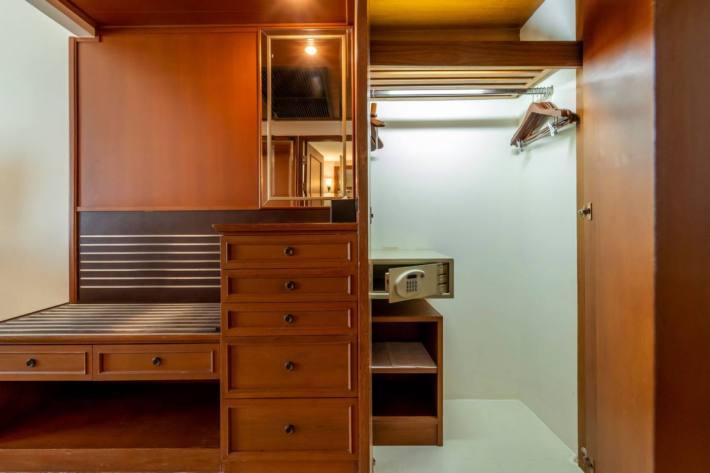 Century-Park-Room-49