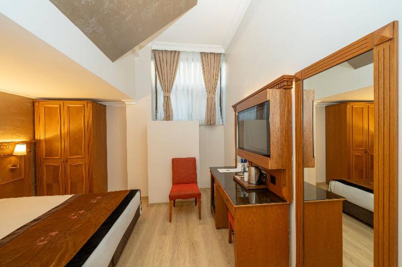 The-Byzantium-Hotel---Suites-Room-36
