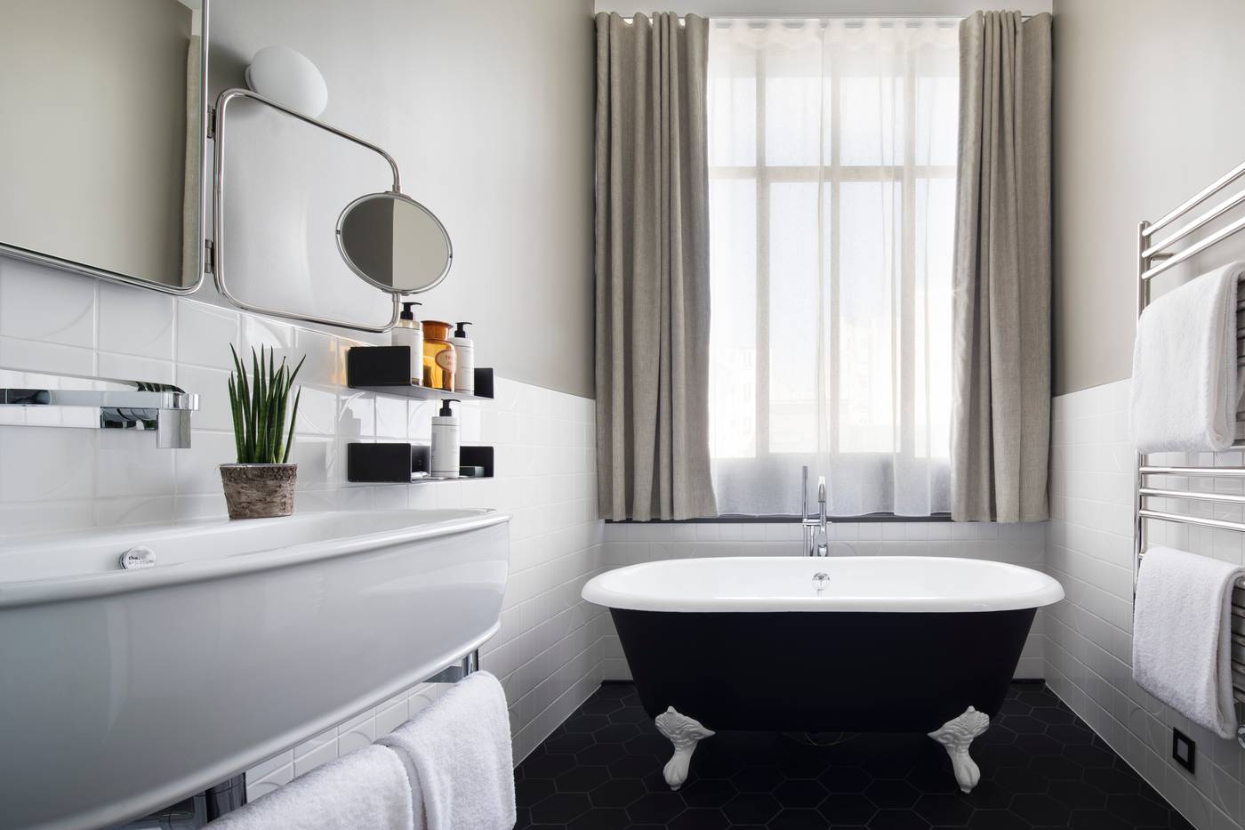 Les-Deux-Girafes-Room-33