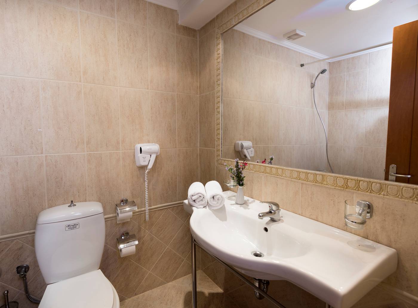 Avalon-Hotel-Room-28