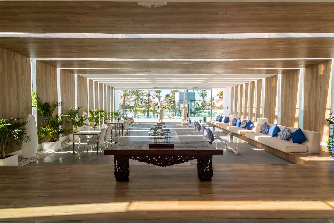 Hotel-LIVVO-Dunagolf-Suites-Lobby-59