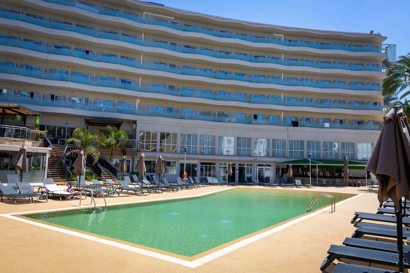 Medplaya-Hotel-Calypso-Pool-4