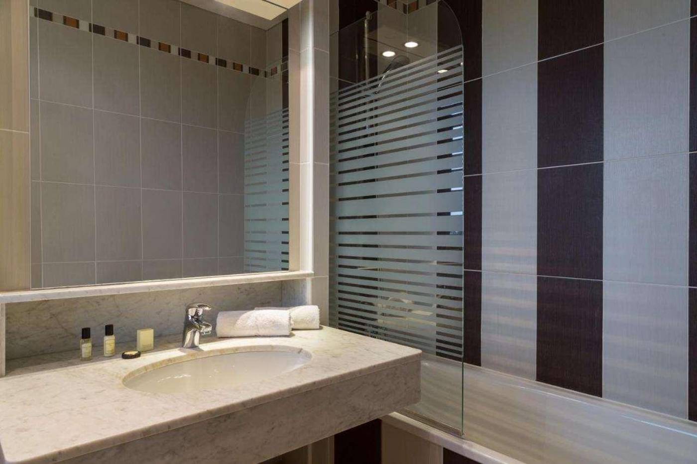 Qualys-H----tel-Rueil-La-D----fense-Room-26