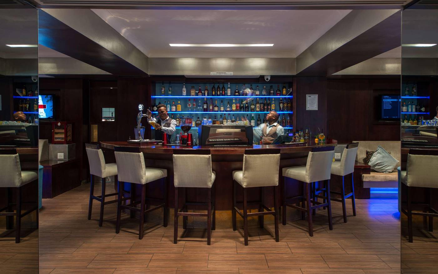 Radisson-Blu-Le-Vendome-Bar-20