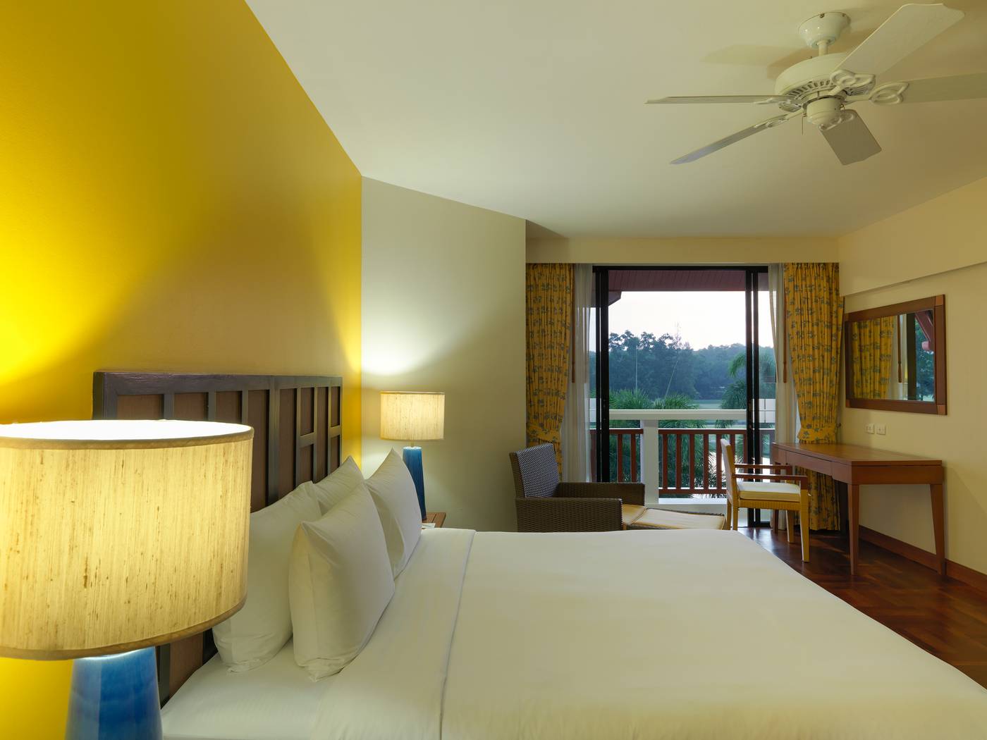 HOMM-Suites-Laguna---a-brand-of-Banyan-Group-Room-28