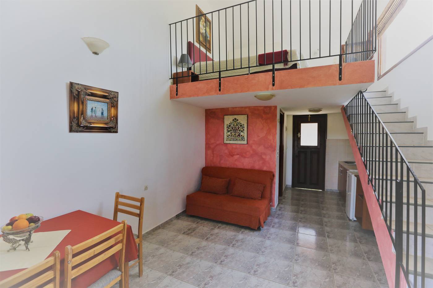 Angelina-Studios-Room-19