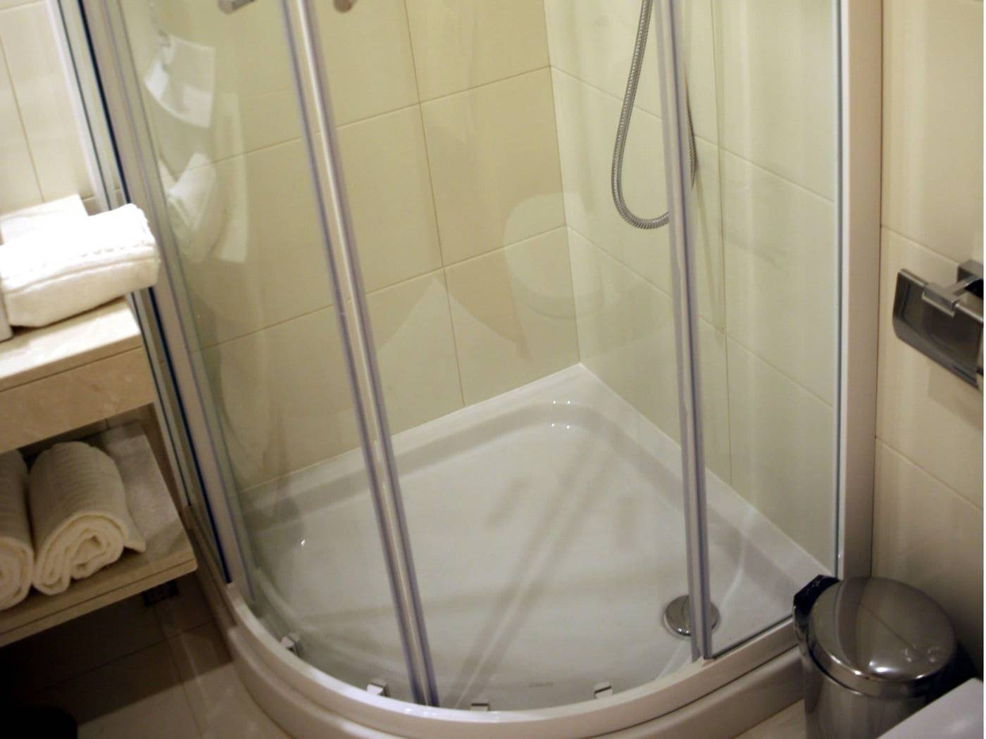 Lisbon-Style-Guesthouse-Room-24