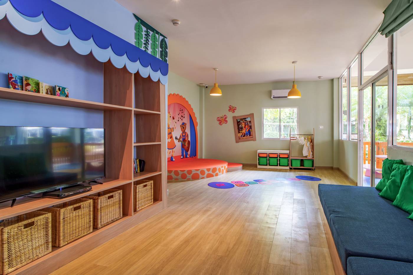 Sunwing-Bangtao-Beach-Sports-and-Entertainment-51