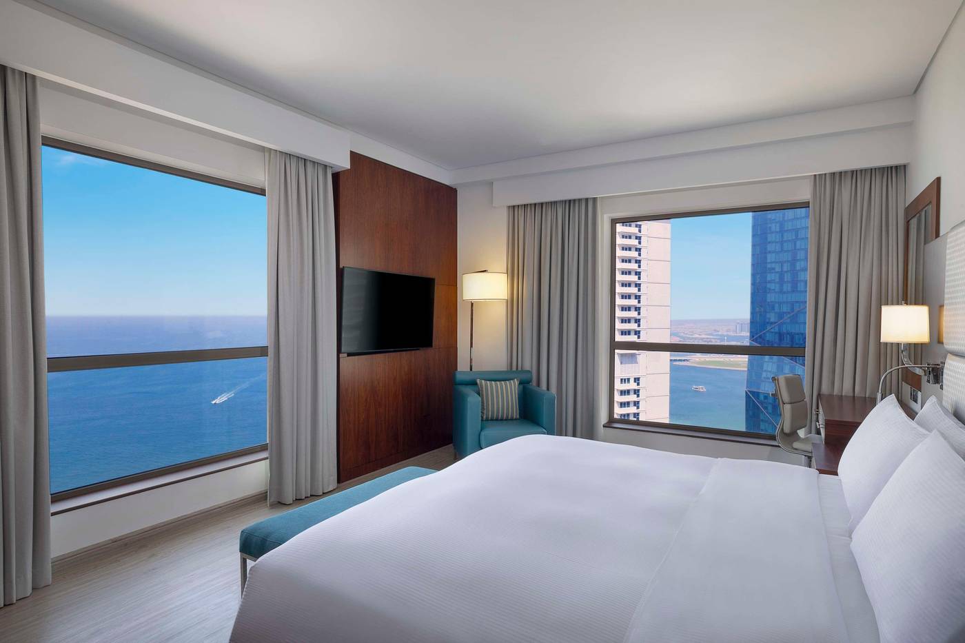 Hilton-Dubai-The-Walk-Room-17