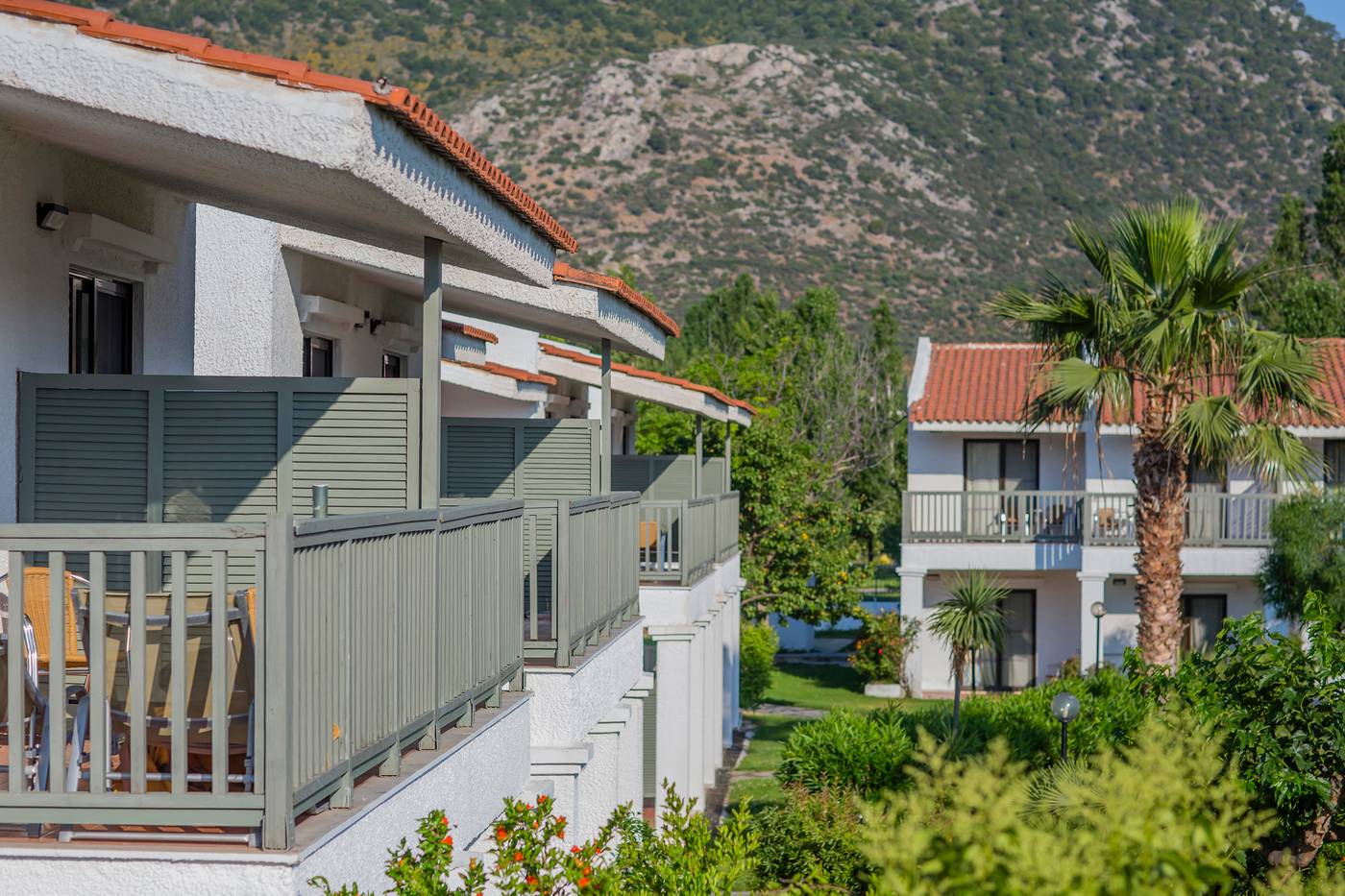 Golden-Coast-Hotel-and-Bungalows-General-view-77