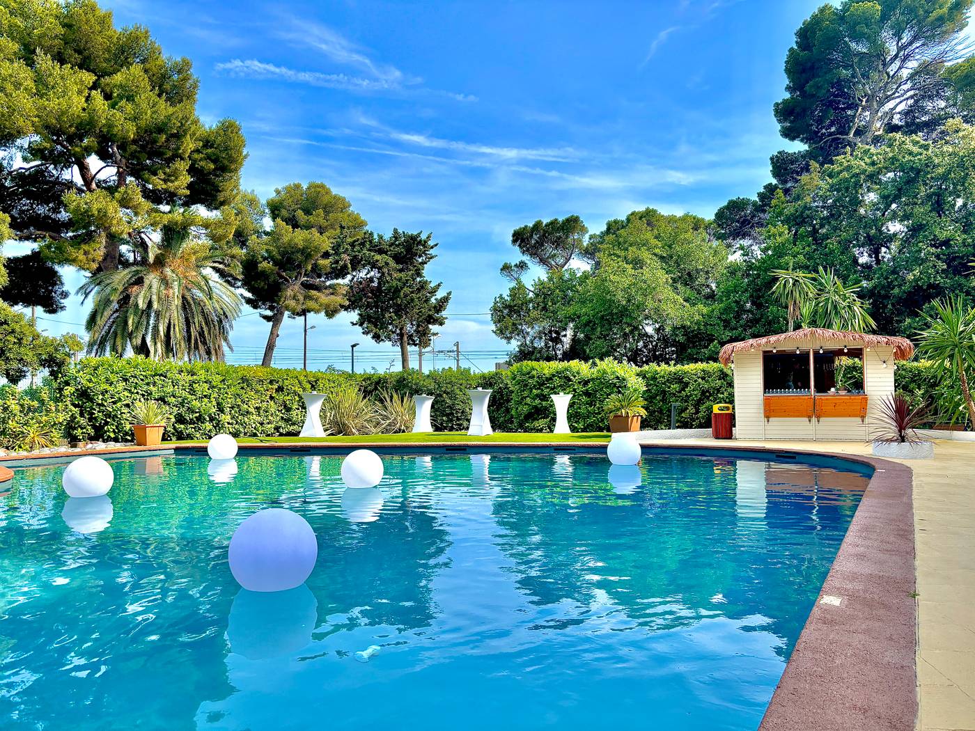 Luxotel-Cannes-Pool-1