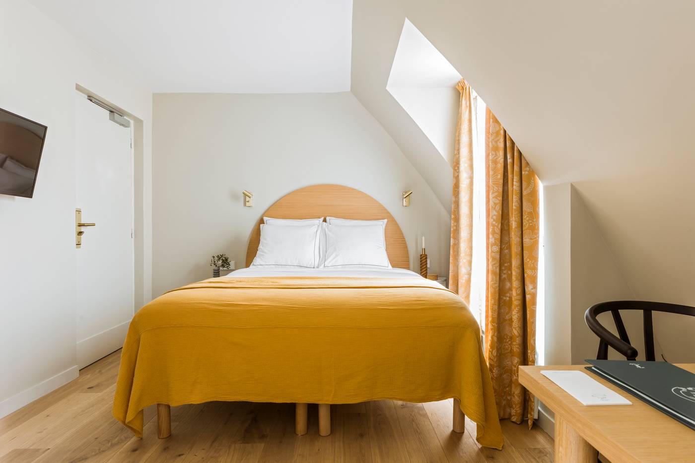 Hotel-Ami---Orso-Hotels-Room-11