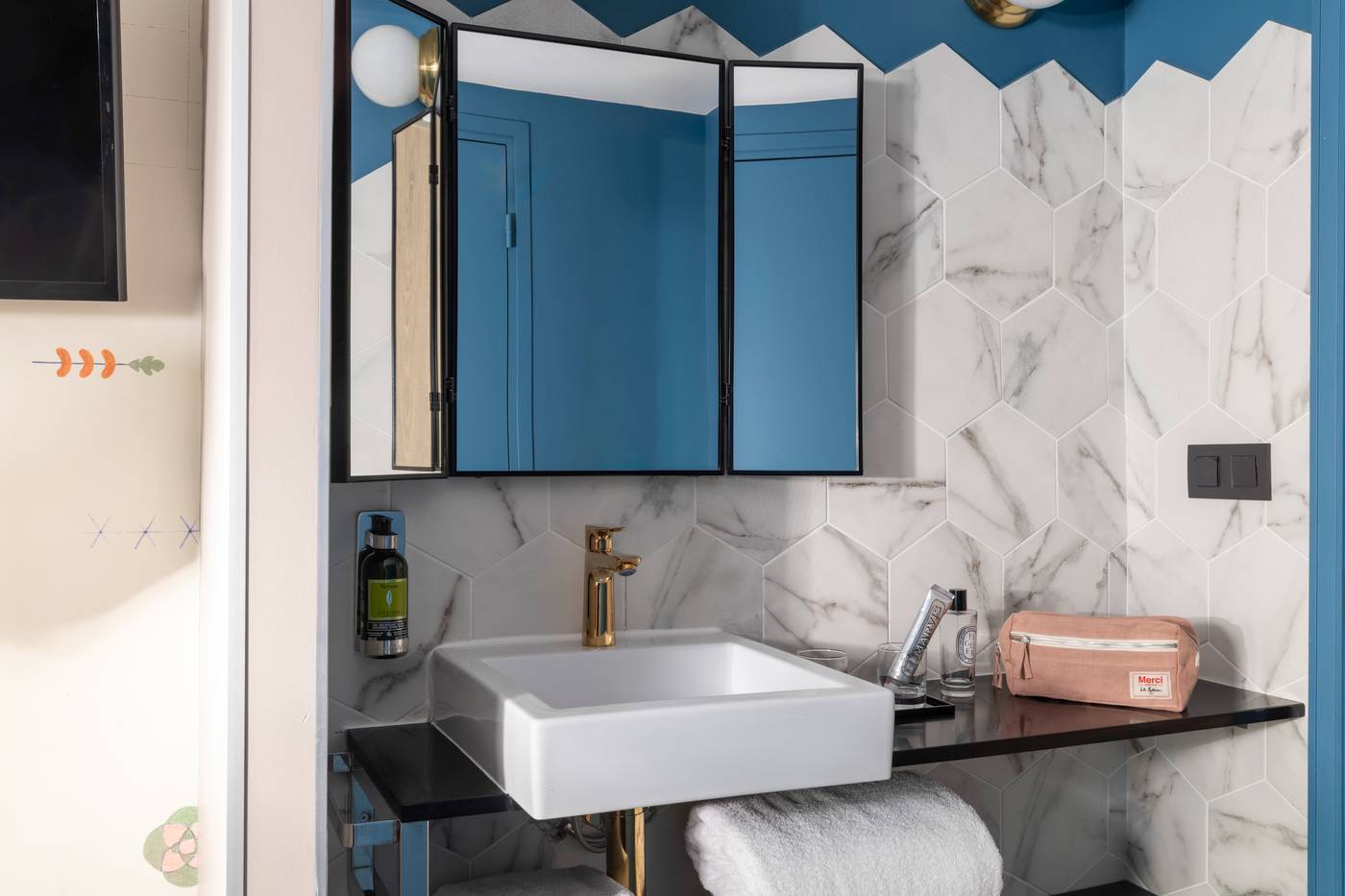 Maxim-Folies-Room-26