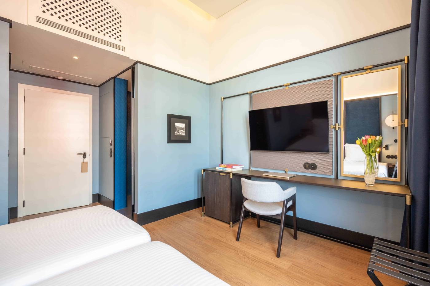 The-Editory-Riverside-Santa-Apolonia-Hotel-Room-31
