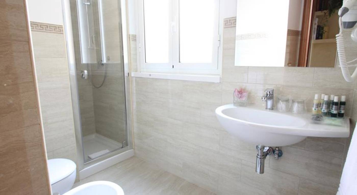 La Fenice-Italy-ROMA-Room-8