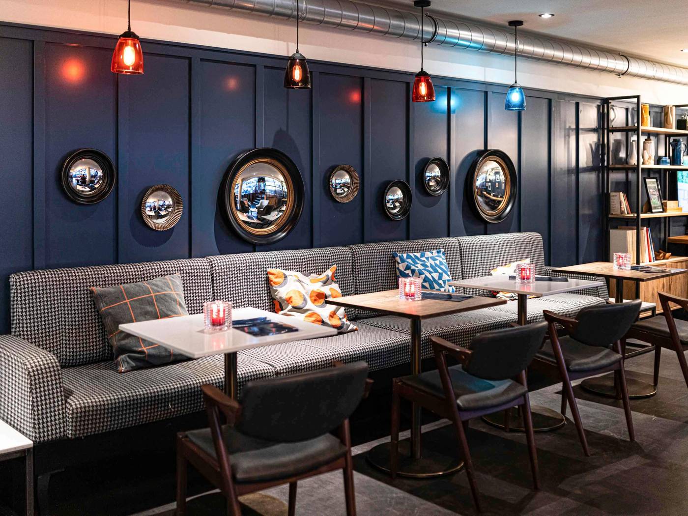 ibis-Amsterdam-Centre-Bar-17