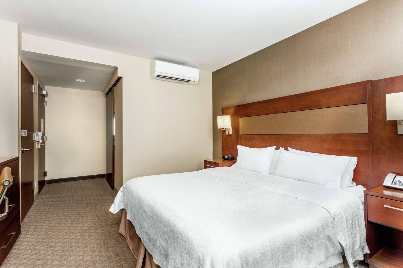 Hampton-Inn-Manhattan-Grand-Central-Room-3