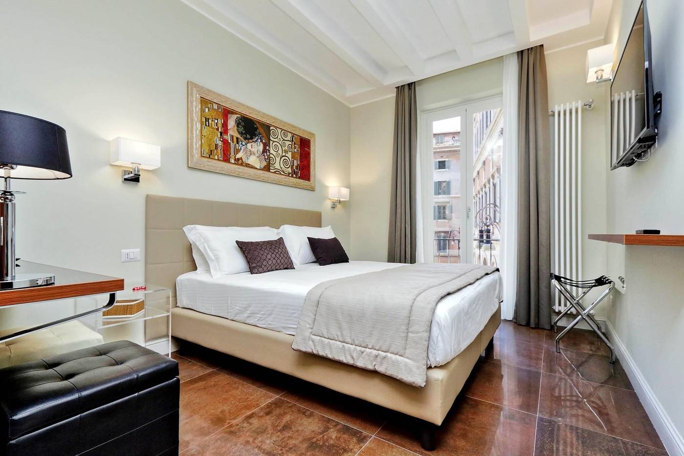 Piazza-Venezia-Grand-Suite-Room-3