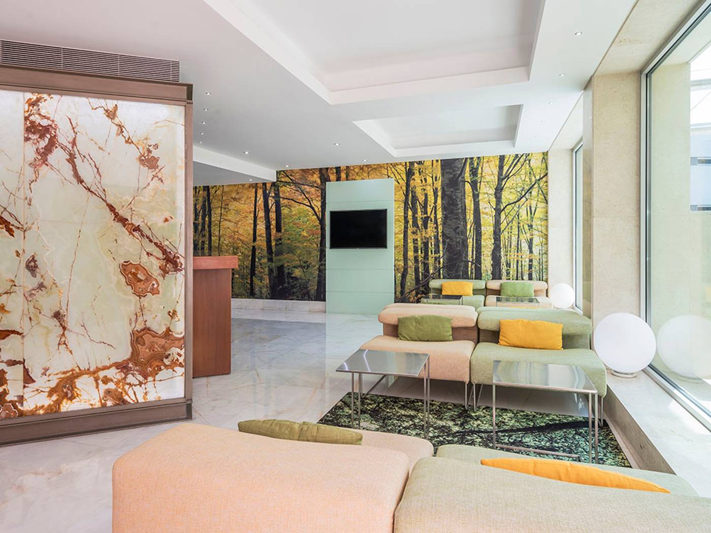 HF-Fenix-Garden-Lobby-10