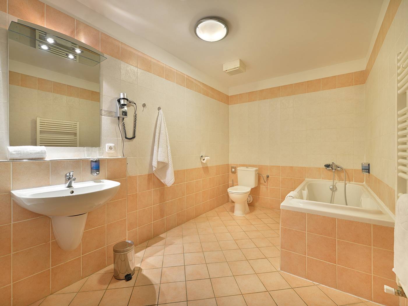 EA-Hotel-Tosca-Room-34