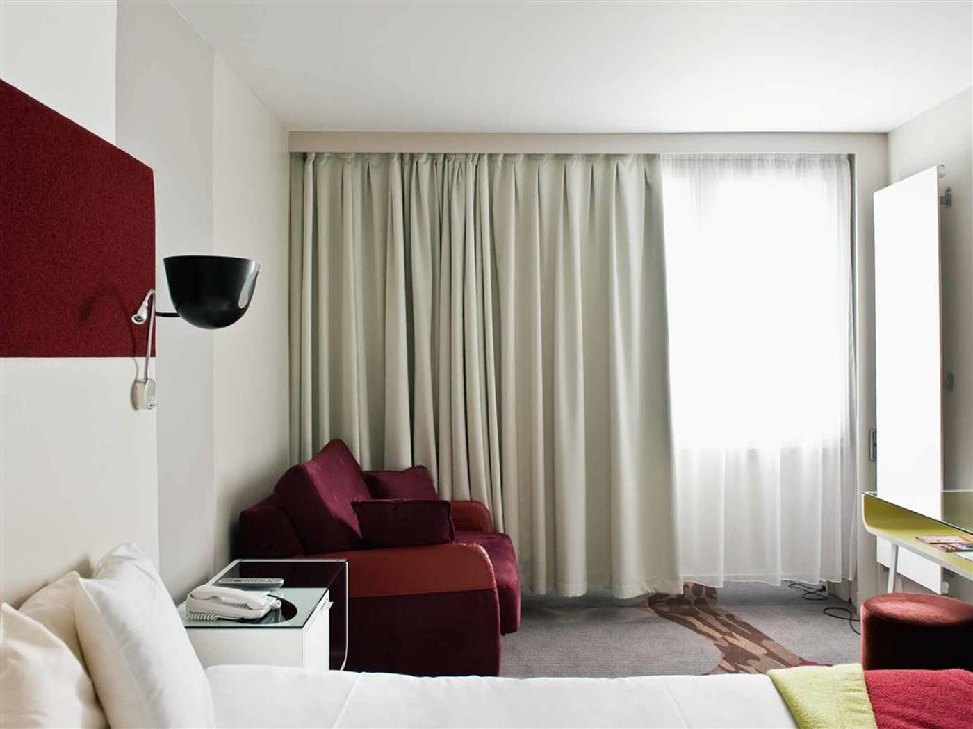 Hotel-Mercure-Paris-Bercy-Bibliotheque-General-view-47