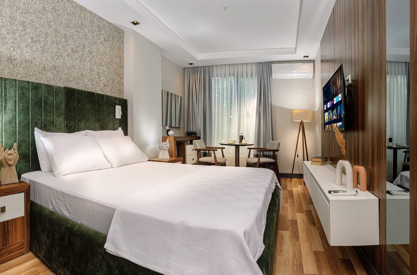 La-Mia-Suites-Room-9