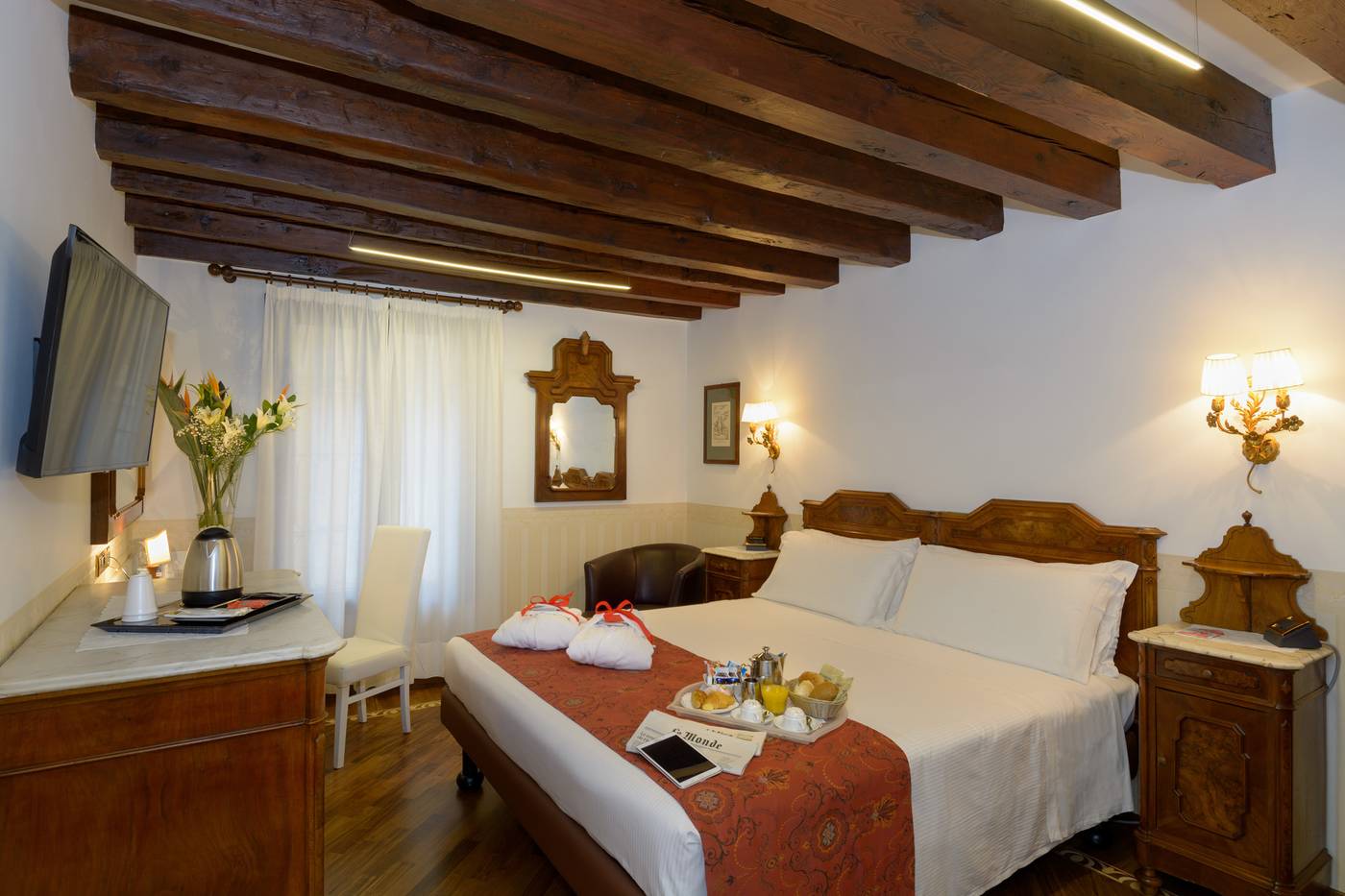 Unahotels-Ala-Venezia--Adults-16--Room-24