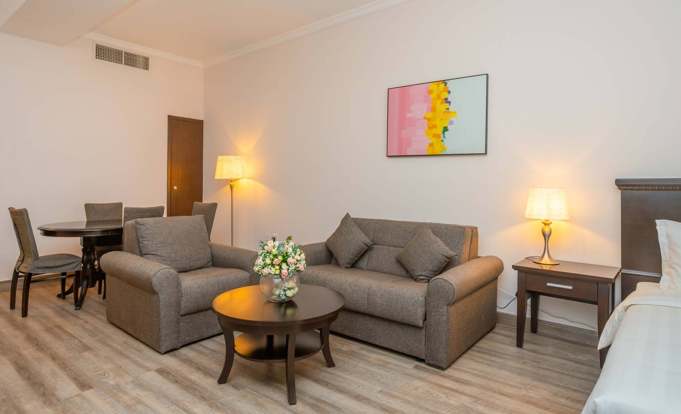 Ezdan-Residences-West-Bay-Room-21