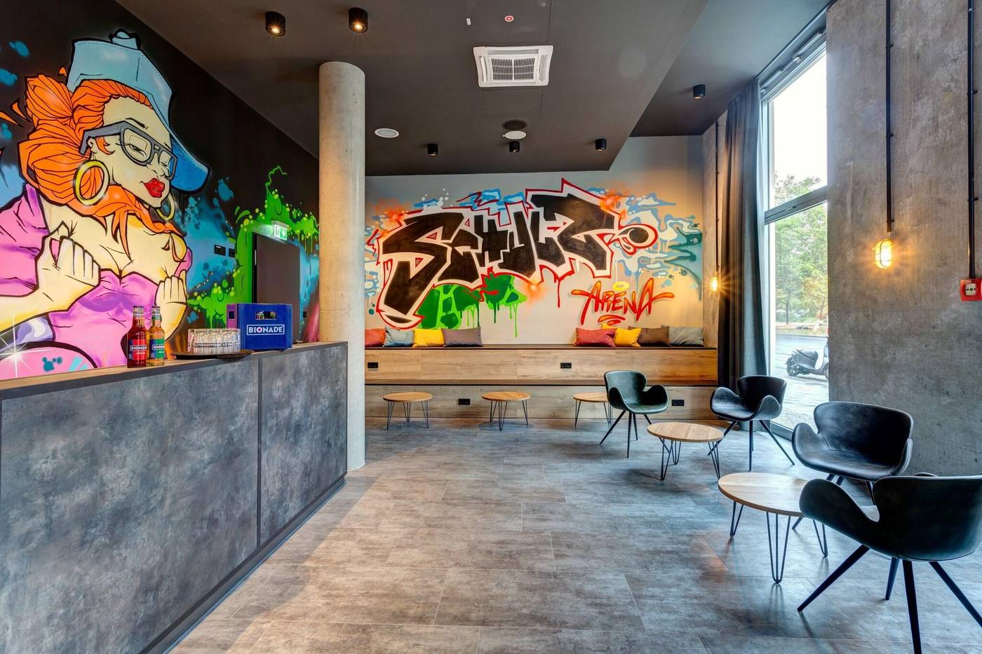 Schulz-Hotel-Berlin-Wall-At-The-East-Side-Gallery-Conferences-15