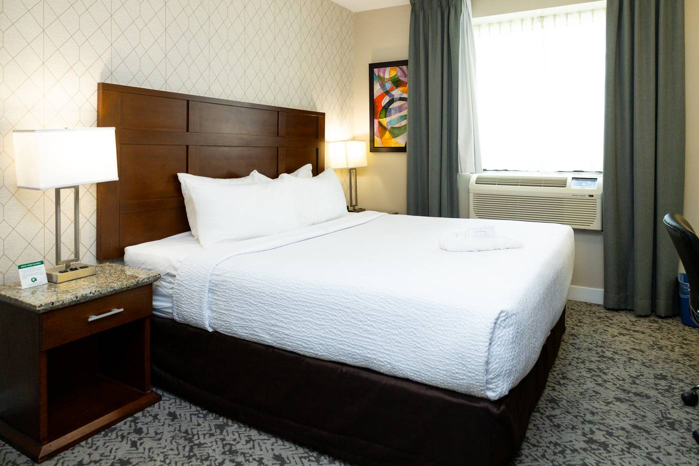 Quality-Inn---Suites-Downtown-Vancouver-Room-8