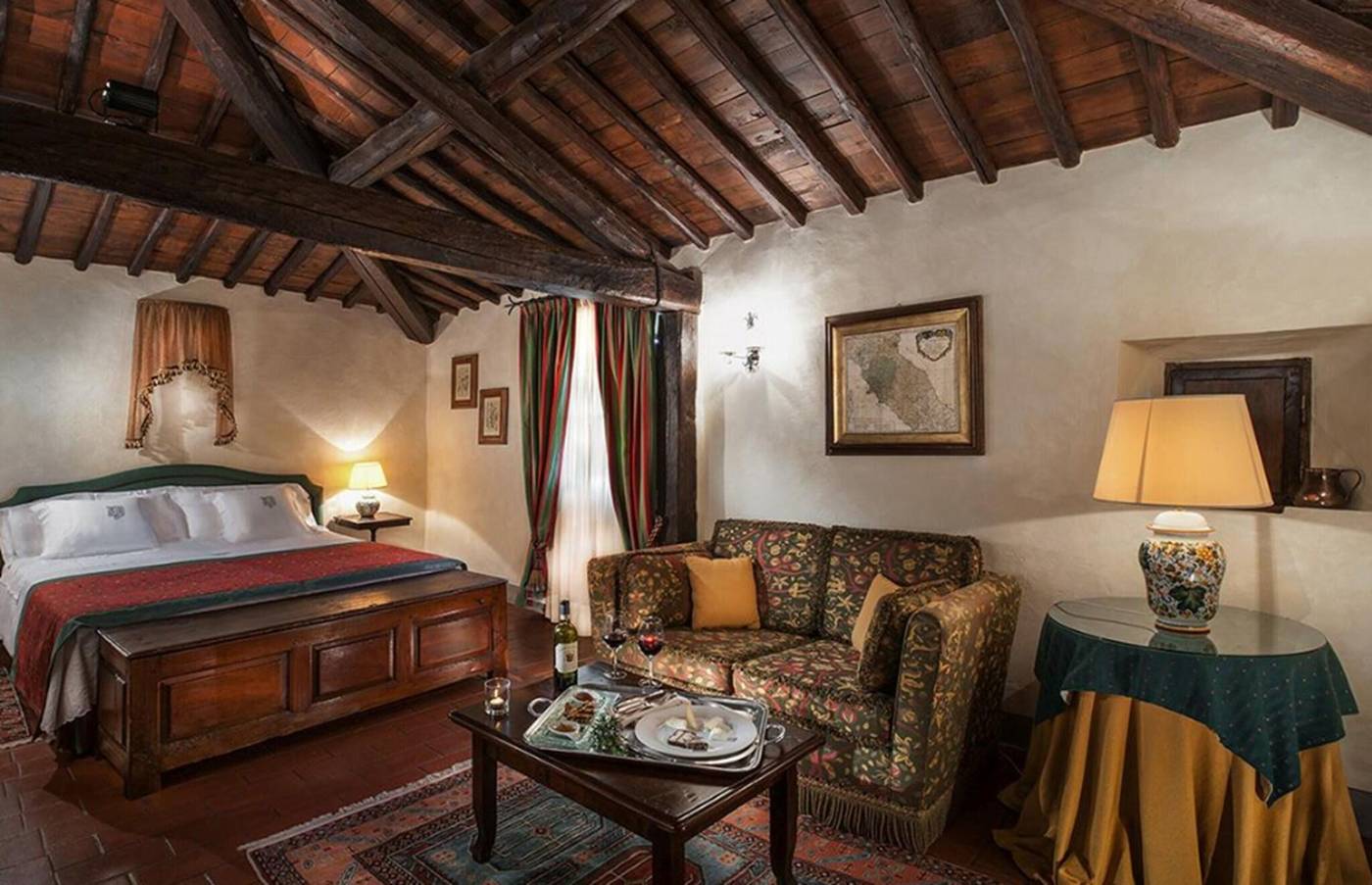 Castello-Di-Spaltenna-Room-18