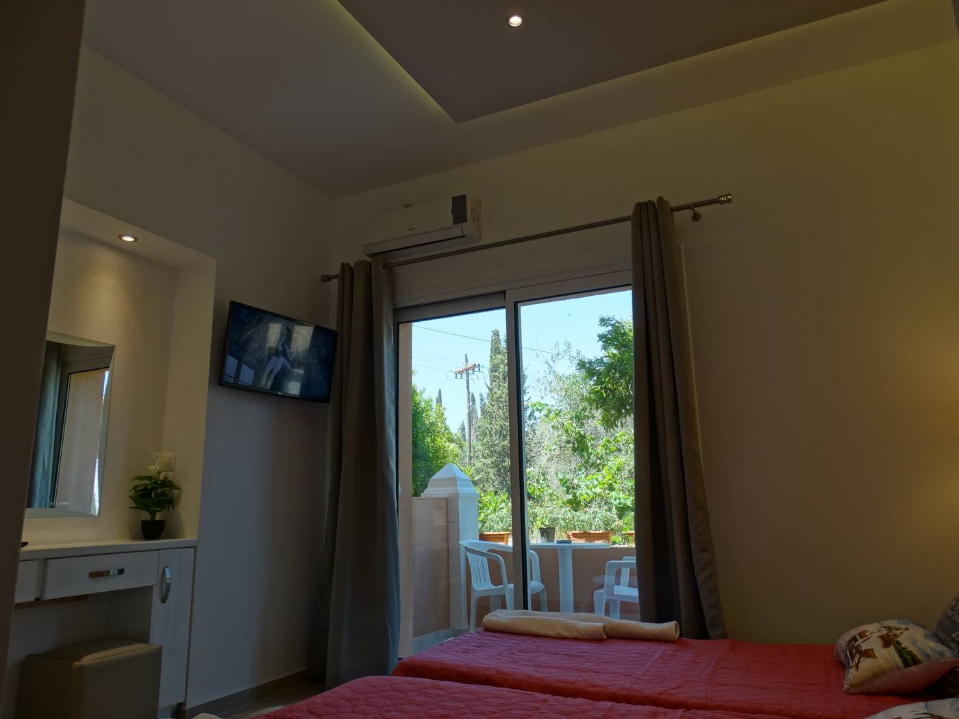 Makis-Apartments-Room-34