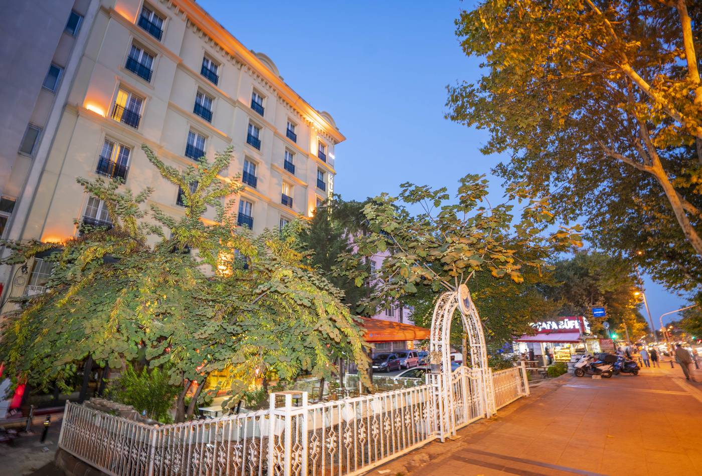 Kunlun-Kensington-Hotel-Istanbul-General-view-22