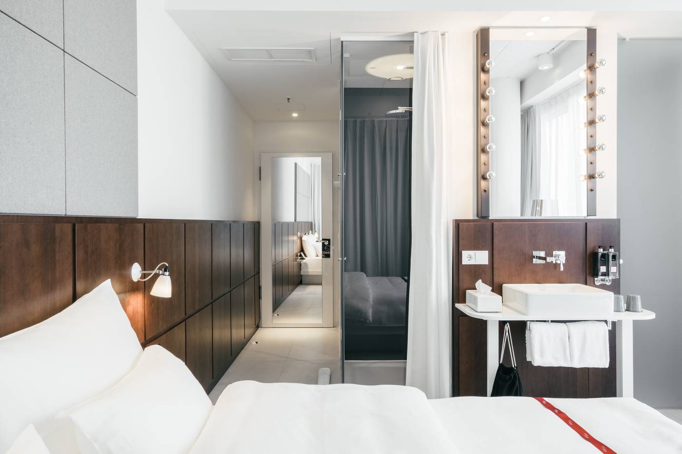 Ruby-Lilly-Hotel-Room-4