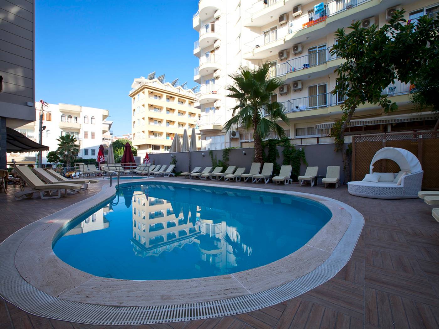 Malibu-Beach-Hotel-Pool-1