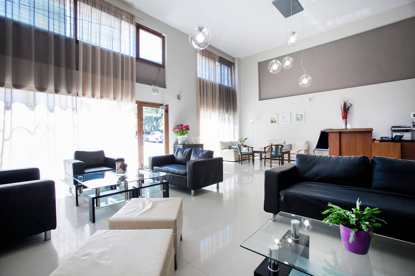 Simeon-Hotel-Lobby-39