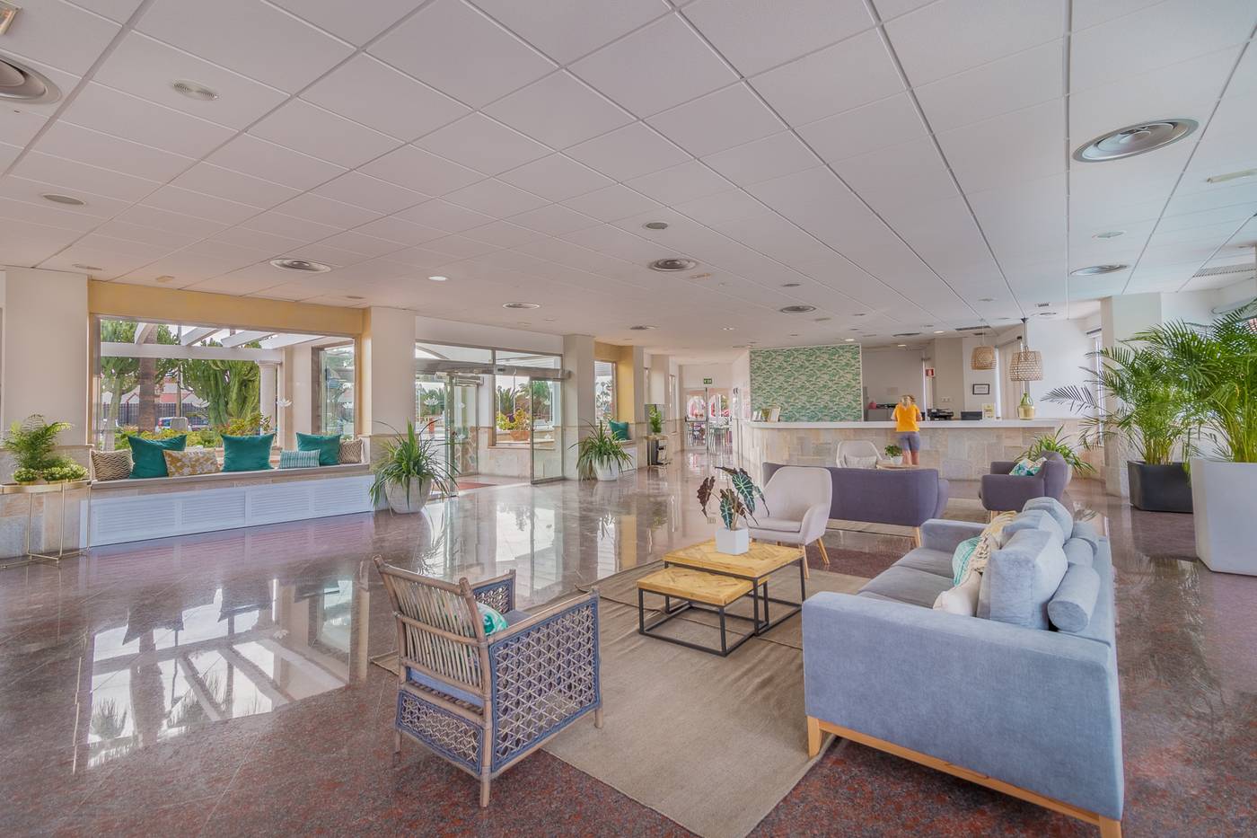 Hotel-LIVVO-Koala-Garden-Lobby-55