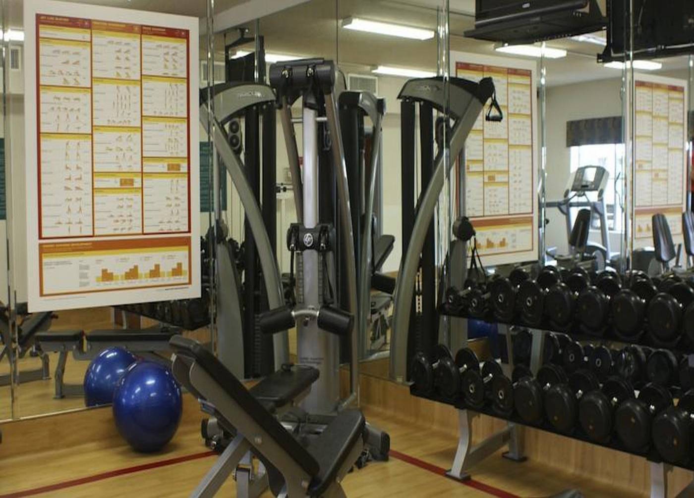 Anaheim-Majestic-Garden-Hotel-Sports-and-Entertainment-31