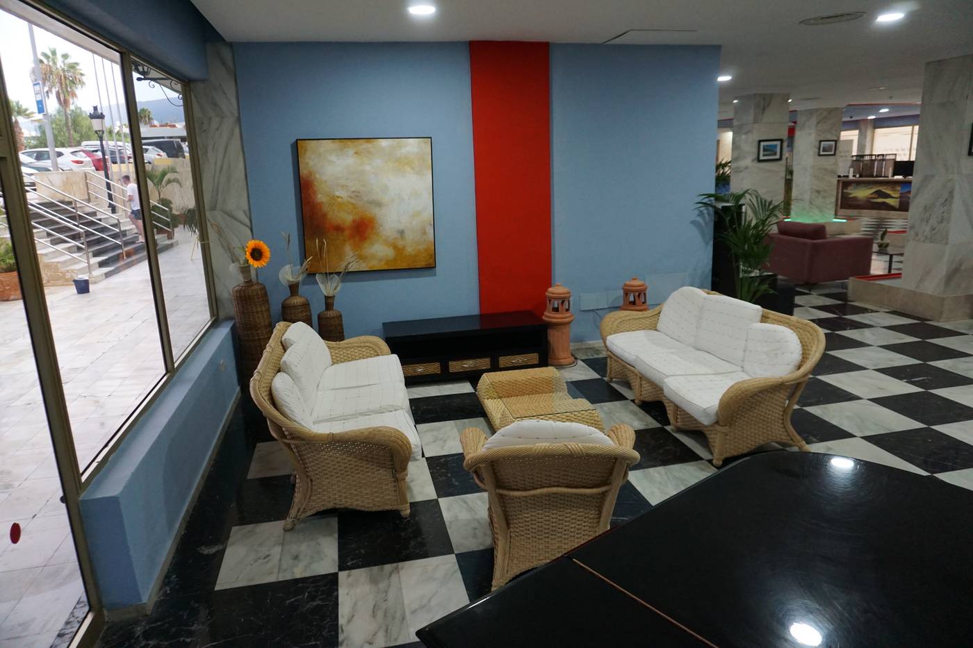 Las-Piramides-Resort-Lobby-47