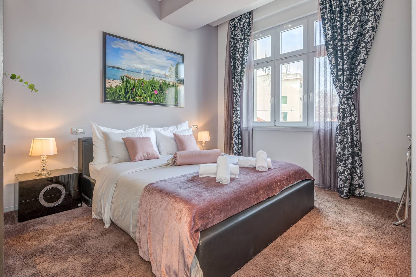 Starlight-Luxury-Rooms-Room-2