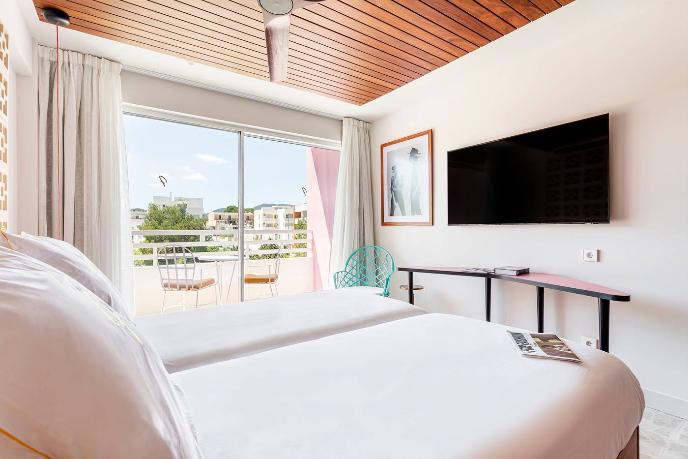 Estudios-Tropicana-Room-38