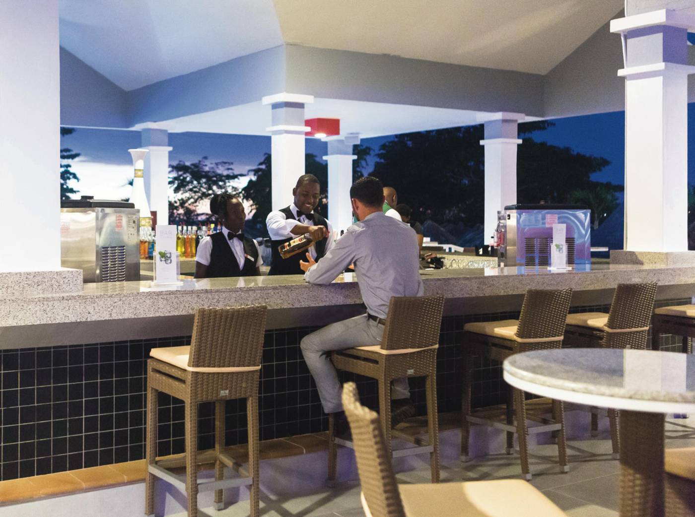 Riu-Club-Negril-All-Inclusive-Bar-36