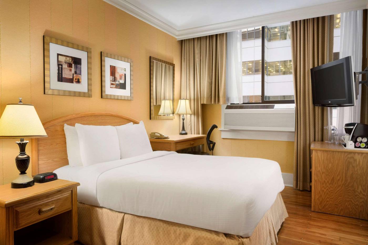 Days Inn by Wyndham Vancouver Downtown-Canada-VANCOUVER-Room-8